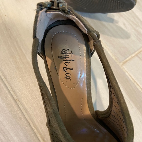 Olive green beautiful heels - Picture 5 of 5